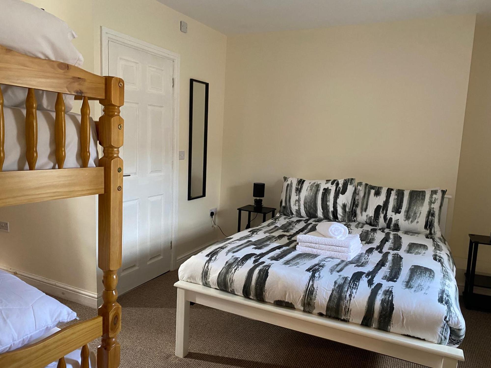 Prince Of Wales Pub And Accommodation Llangollen Extérieur photo