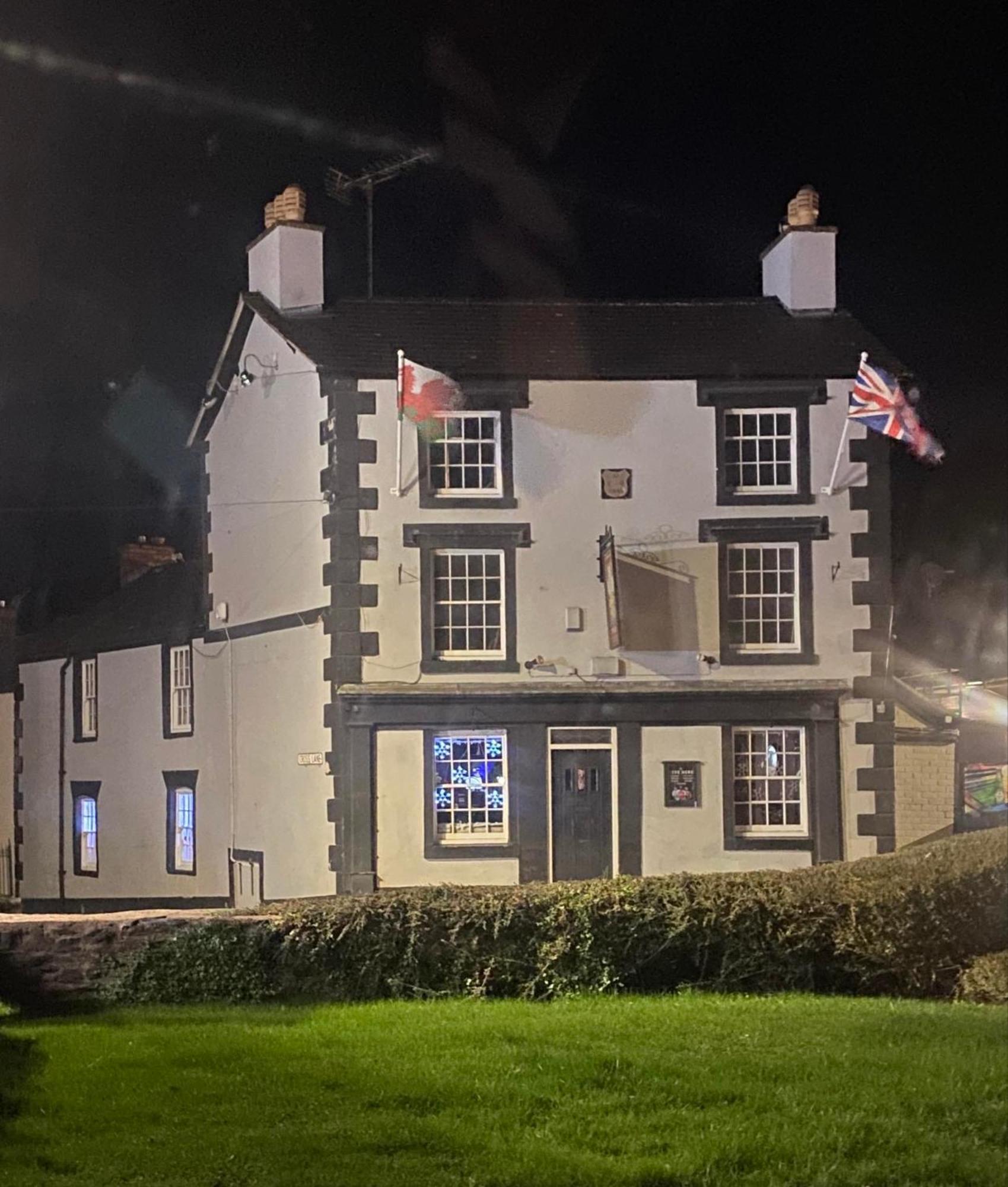 Prince Of Wales Pub And Accommodation Llangollen Extérieur photo